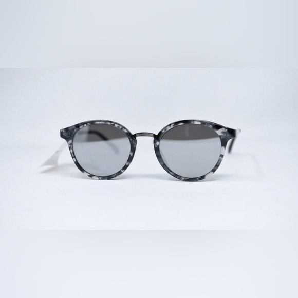 Guess GF0305 Mirrored Unisex Sunglasses - Picture 1 of 8